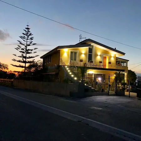 Couette-café Il Giardino Sul Mare 2*