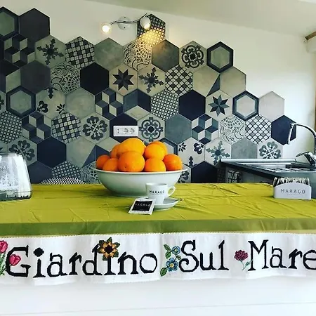 Il Giardino Sul Mare Alojamento de Acomodação e Pequeno-almoço Briatico