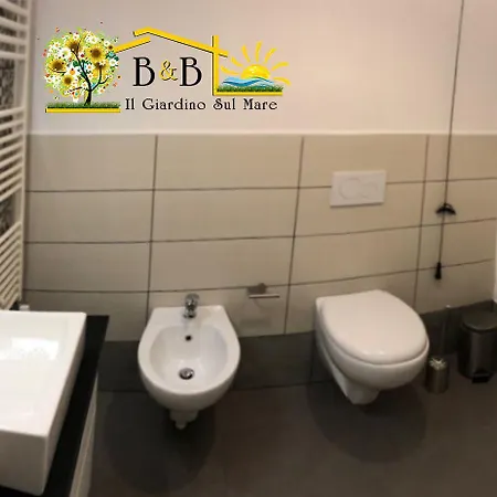 Il Giardino Sul Mare Bed & Breakfast Briatico
