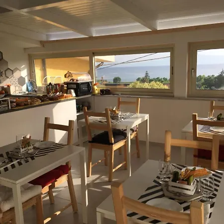 Alojamento de Acomodação e Pequeno-almoço Il Giardino Sul Mare 3*